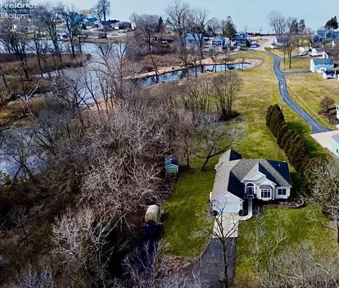 3595 E Highland Dr, Port Clinton, OH 43452