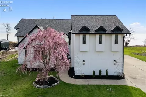 204 Mcgettigan Ln, Kelleys Island, OH 43438
