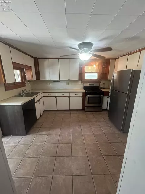 10 E Harkness St, Norwalk, OH 44857 photo 4