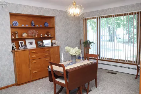 Dining - 715 Maplewood St, Willard, OH 44890 photo 1 of 4