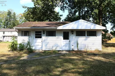Exterior - 715 Maplewood St, Willard, OH 44890 photo 9 of 12
