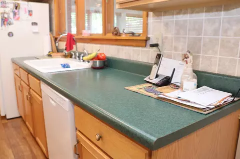 Kitchen - 715 Maplewood St, Willard, OH 44890 photo 4 of 5