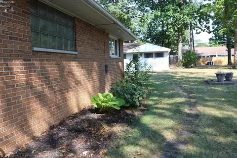 Exterior - 715 Maplewood St, Willard, OH 44890 photo 6 of 12
