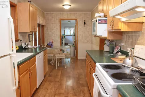 Kitchen - 715 Maplewood St, Willard, OH 44890 photo 3 of 5