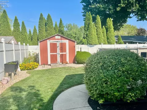 Exterior - 524 Washington Ave, Huron, OH 44839 photo 2 of 2