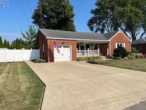 Exterior - 524 Washington Ave, Huron, OH 44839 photo 1 of 2