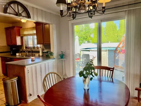 Dining - 524 Washington Ave, Huron, OH 44839 photo 2 of 2