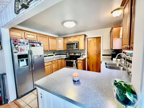 Kitchen - 524 Washington Ave, Huron, OH 44839 photo 3 of 3
