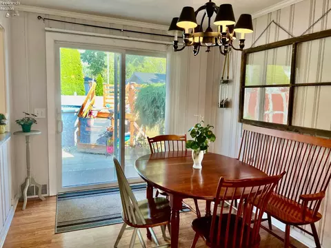 Dining - 524 Washington Ave, Huron, OH 44839 photo 1 of 2
