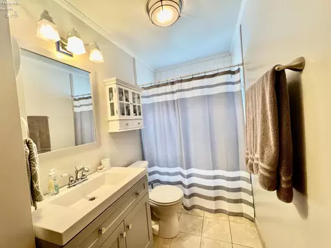 Bath - 524 Washington Ave, Huron, OH 44839 photo 1 of 1