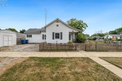 327 Jackson St, Port Clinton, OH 43452