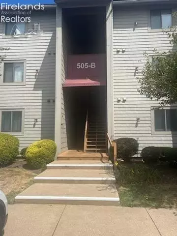 505 W Lakeshore Dr #B-5, Port Clinton, OH 43452