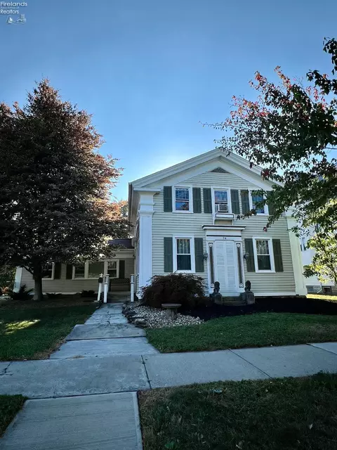 74 S Main St, New London, OH 44851