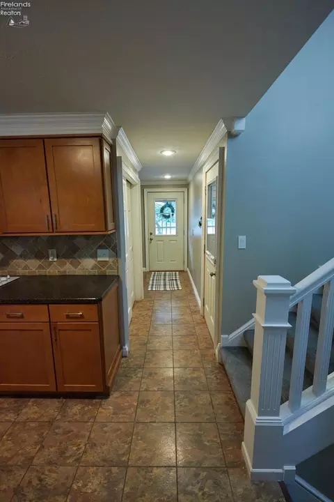 Entry Way - 720 Gloucester, Huron, OH 44839 photo 1 of 4
