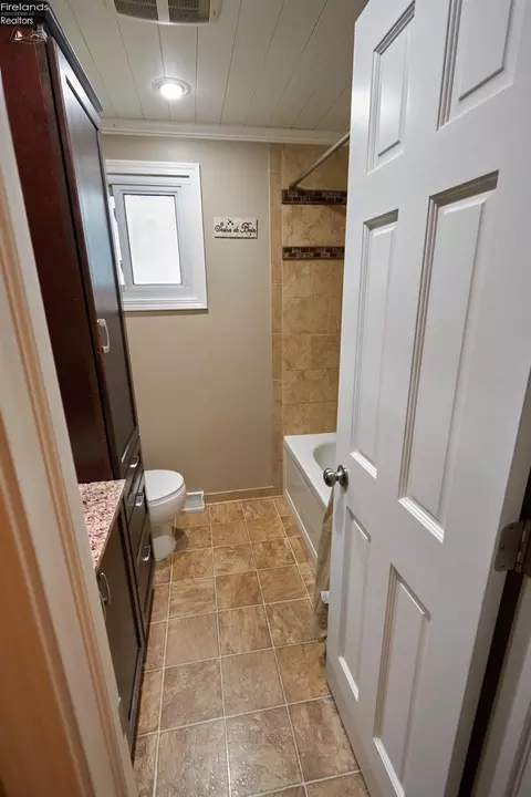 Bath - 720 Gloucester, Huron, OH 44839 photo 1 of 1