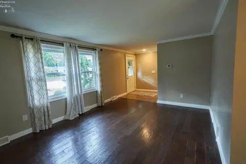 Living - 720 Gloucester, Huron, OH 44839 photo 1 of 3