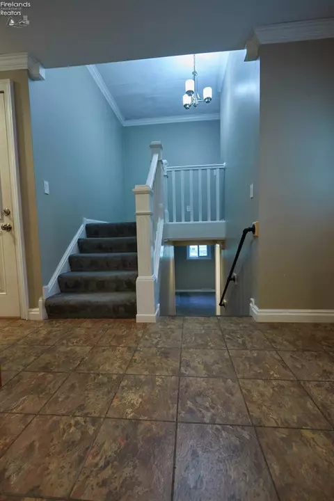 Entry Way - 720 Gloucester, Huron, OH 44839 photo 2 of 4