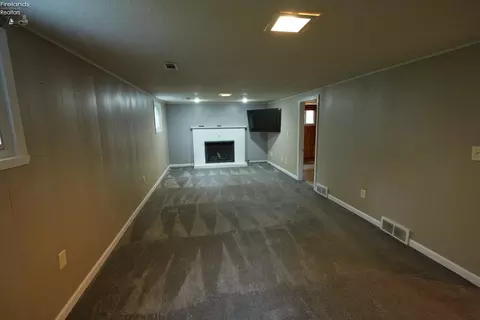 Living - 720 Gloucester, Huron, OH 44839 photo 3 of 3
