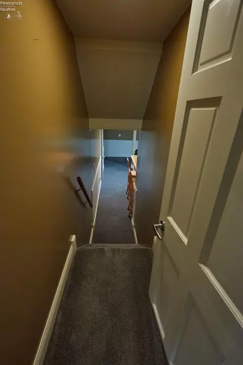 Entry Way - 720 Gloucester, Huron, OH 44839 photo 3 of 4