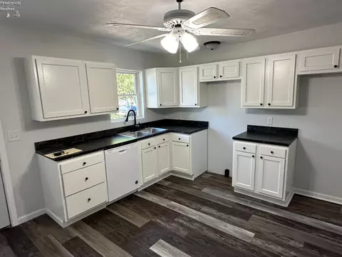 224 Park St, Willard, OH 44890 photo 6