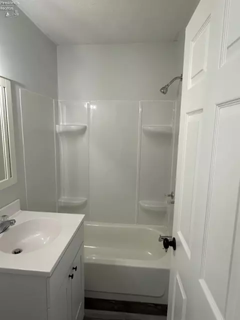 224 Park St, Willard, OH 44890 photo 8