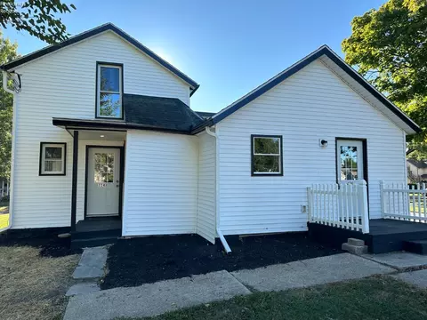 224 Park St, Willard, OH 44890 photo 2