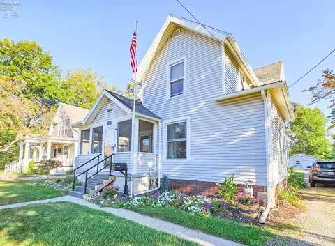 137 E Forest St, Clyde, OH 43410 photo 2