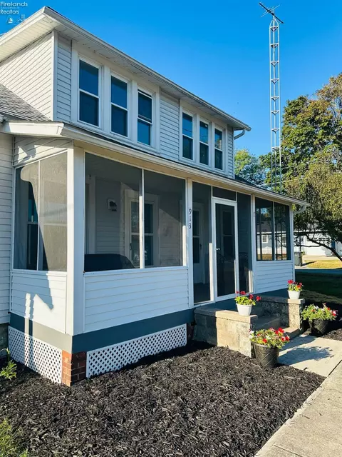 913 Church St, Marblehead, OH 43440