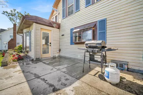 Exterior - 16 Rye Beach Rd, Huron, OH 44839 photo 4 of 7