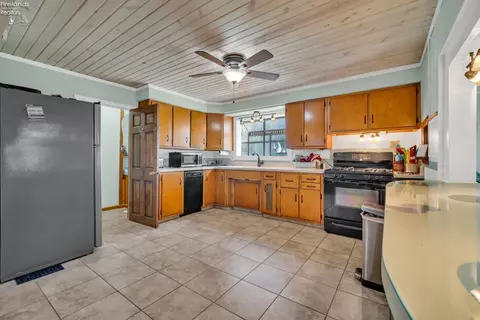 Kitchen - 16 Rye Beach Rd, Huron, OH 44839 photo 2 of 4