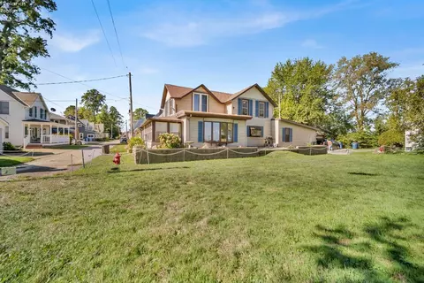 Exterior - 16 Rye Beach Rd, Huron, OH 44839 photo 2 of 7