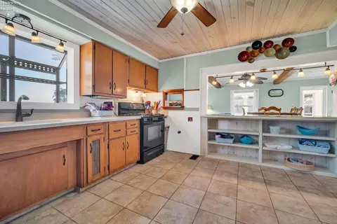 Kitchen - 16 Rye Beach Rd, Huron, OH 44839 photo 4 of 4