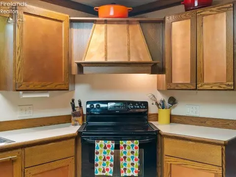 Kitchen - 3102 Margo, Huron, OH 44839 photo 4 of 5