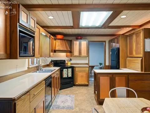 Kitchen - 3102 Margo, Huron, OH 44839 photo 2 of 5