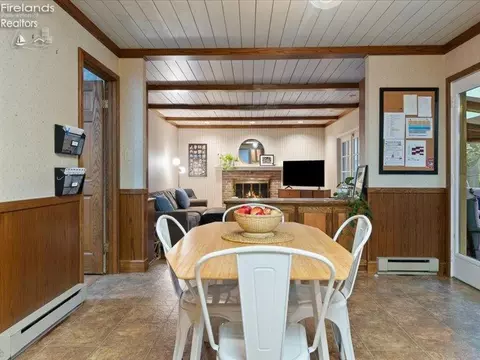 Dining - 3102 Margo, Huron, OH 44839 photo 4 of 4