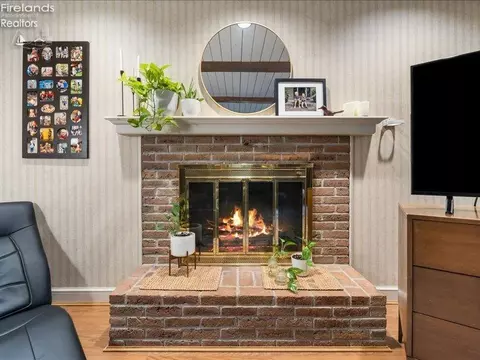 Living - 3102 Margo, Huron, OH 44839 photo 2 of 2