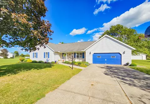 1371 Smith Rd, Fremont, OH 43420