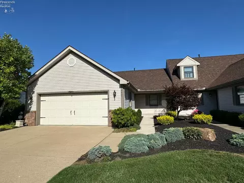 4805 Lake Ct, Sandusky, OH 44870