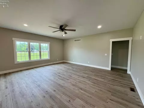 Living - 10 Eagle View Dr, Monroeville, OH 44847 photo 4 of 4