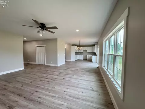 Living - 10 Eagle View Dr, Monroeville, OH 44847 photo 3 of 4