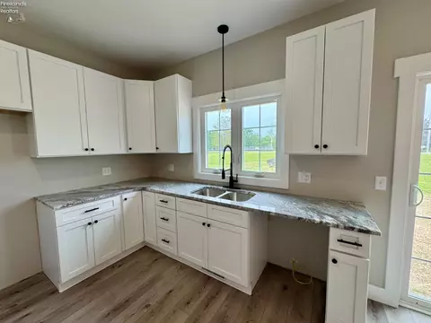 Kitchen - 10 Eagle View Dr, Monroeville, OH 44847 photo 2 of 3