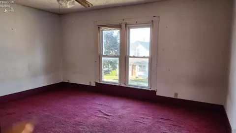 Bedroom - 114 Motson St, Willard, OH 44890 photo 2 of 3