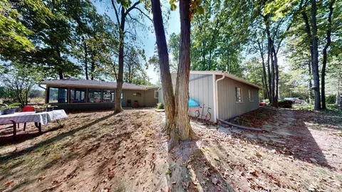 767 Holiday Dr, Willard, OH 44890 photo 9