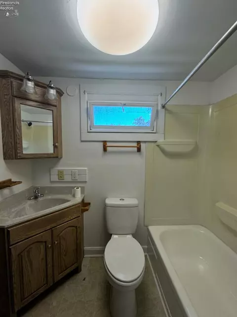 Bath - 47 Corwin St, Norwalk, OH 44857 photo 3 of 3