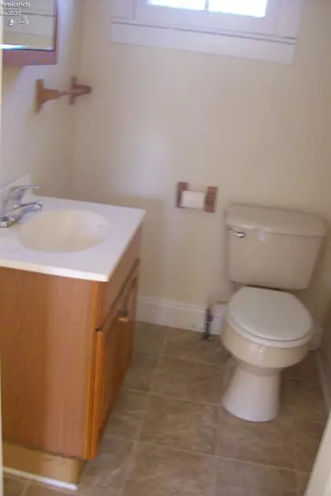 Bath - 47 Corwin St, Norwalk, OH 44857 photo 2 of 3