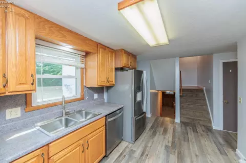 Kitchen - 829 Strowbridge Dr, Huron, OH 44839 photo 2 of 6