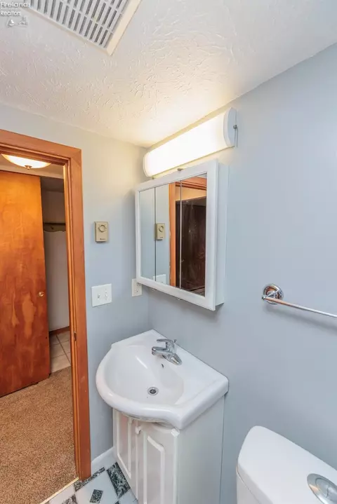 Bath - 829 Strowbridge Dr, Huron, OH 44839 photo 4 of 6