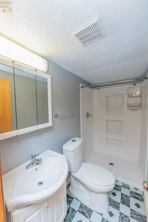 Bath - 829 Strowbridge Dr, Huron, OH 44839 photo 5 of 6