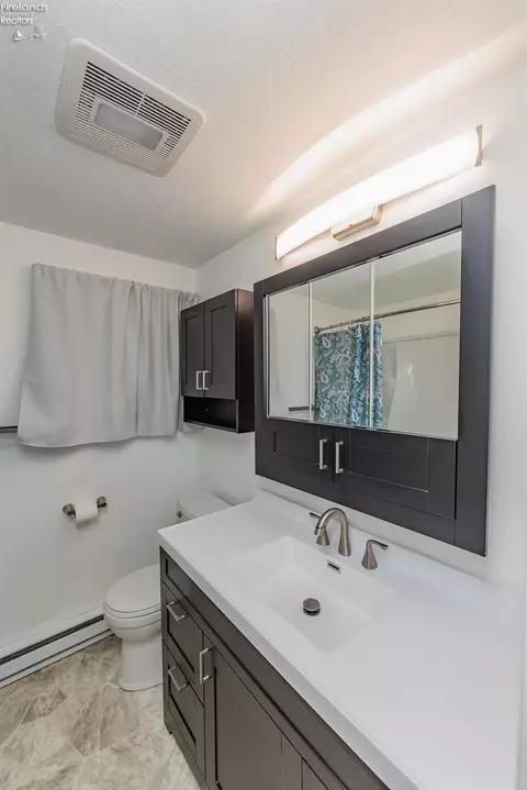 Bath - 829 Strowbridge Dr, Huron, OH 44839 photo 3 of 6