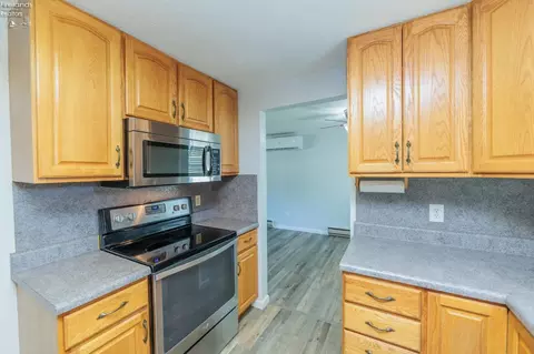 Kitchen - 829 Strowbridge Dr, Huron, OH 44839 photo 5 of 6